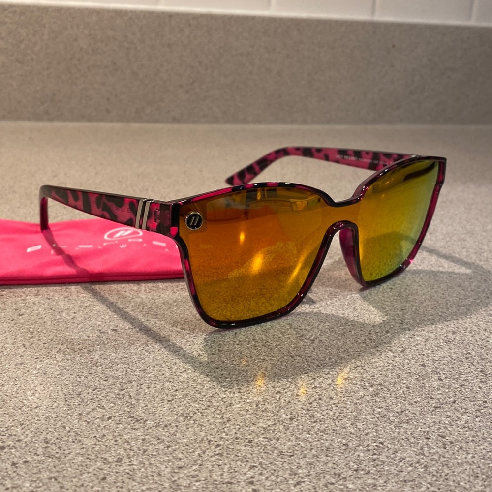 Like New! Lady Inferno Blenders Sunglasses!